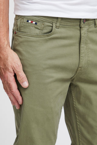 FQ1924 Paul 5 Pocket Chino Olivine