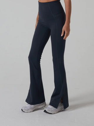 Frida Ultra Hr Flare Pant Deep Graphite