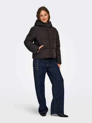 Juta Short Puffer Jacket | Chocolate Torte